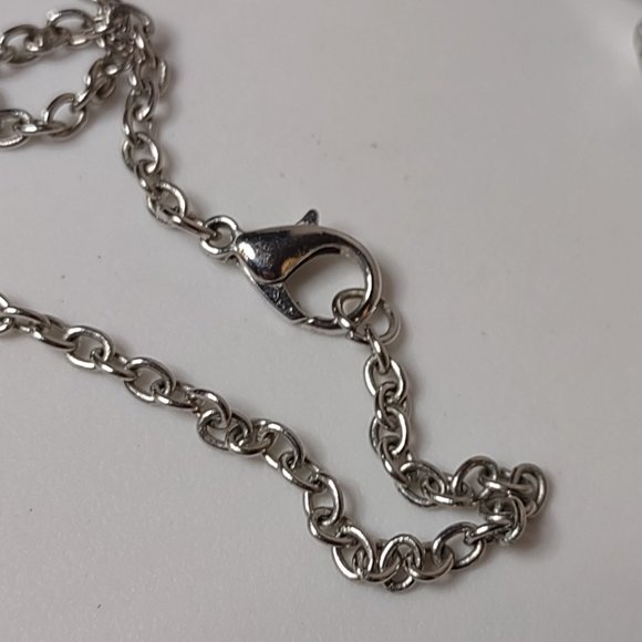 Long 32 Inch Necklace With Eiffel Tower, Plastic Beads, Heart, And Bow - Picture 9 of 10